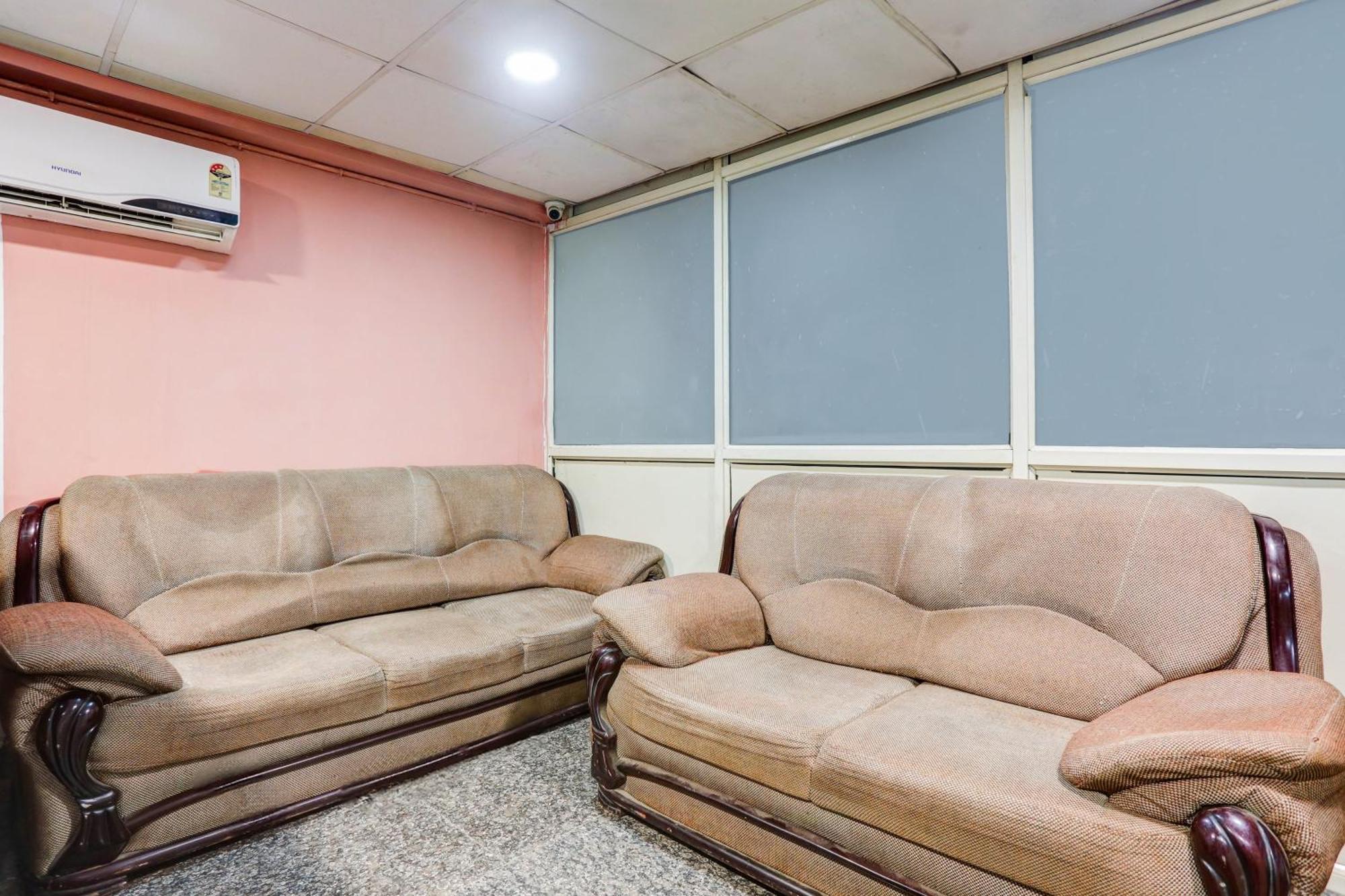 Super Hotel O Rohini Sector 20 Formerly Yellow Saffron Delhi  Exterior photo