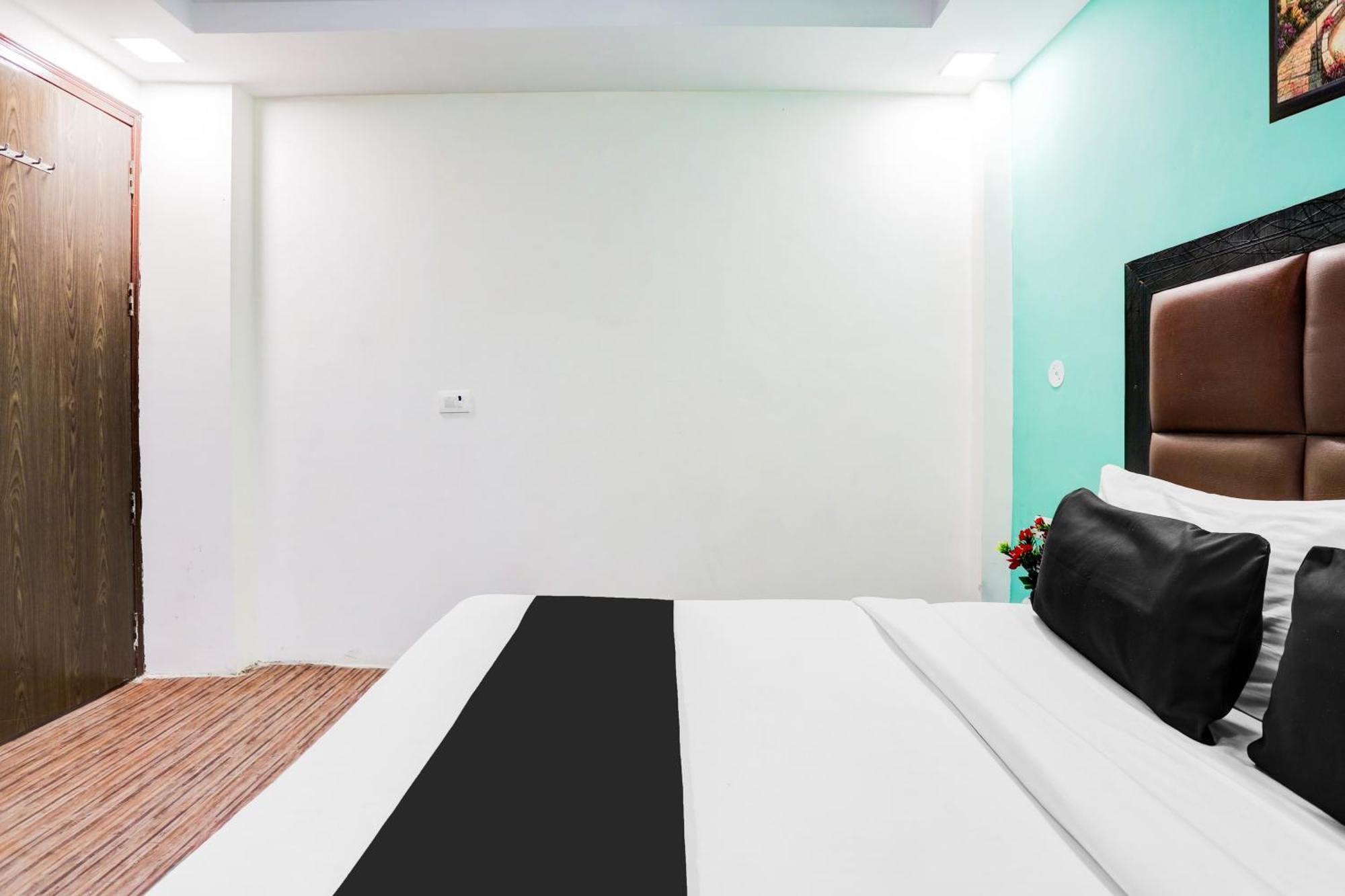 Super Hotel O Rohini Sector 20 Formerly Yellow Saffron Delhi  Exterior photo