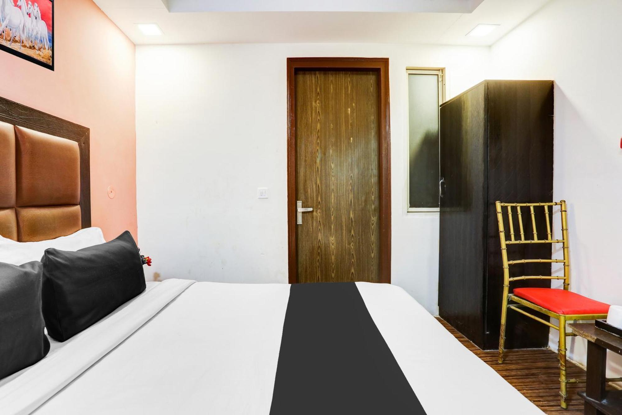 Super Hotel O Rohini Sector 20 Formerly Yellow Saffron Delhi  Exterior photo